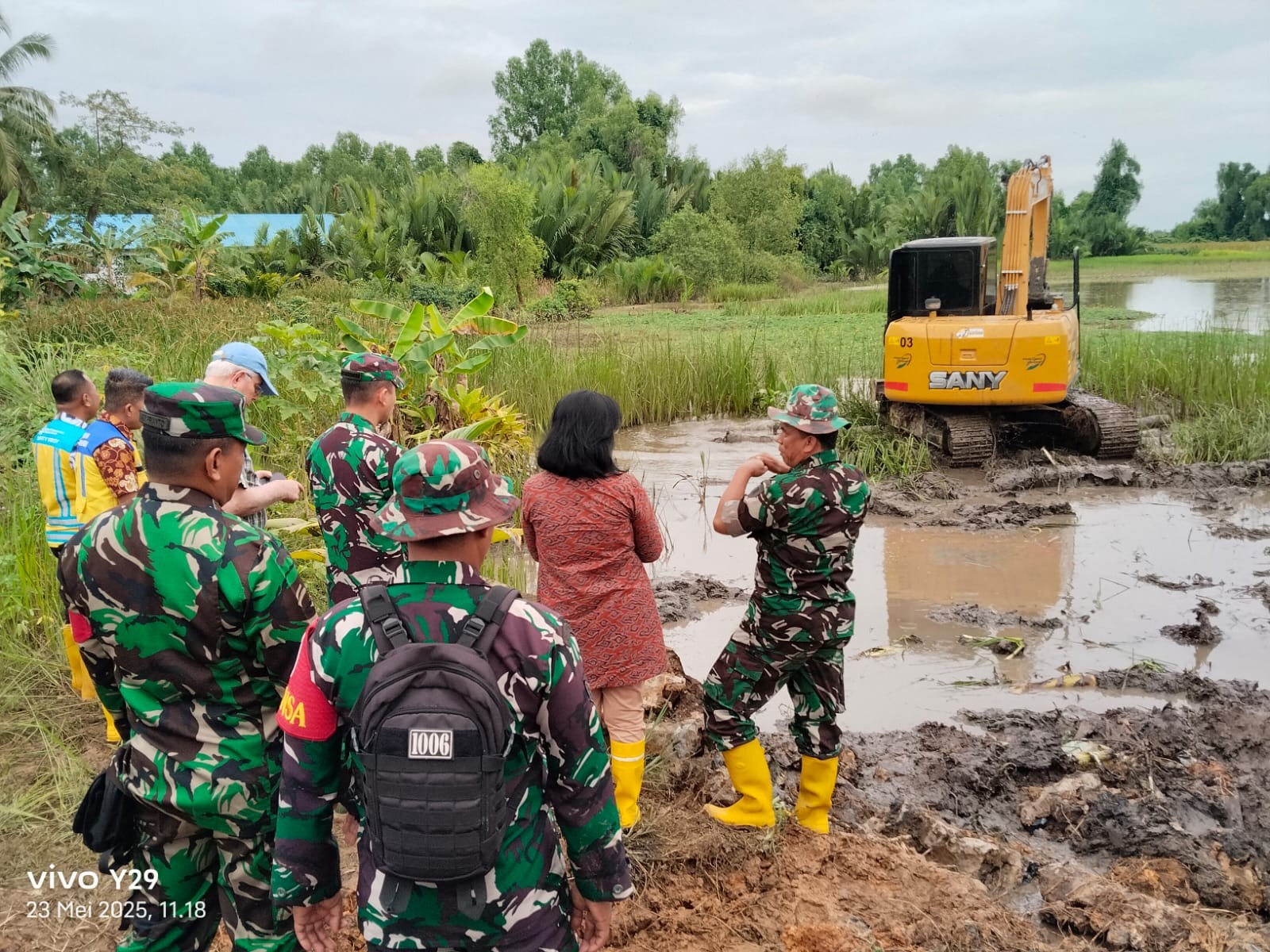 Plt. Dirjen LIP bersama Expert ADB Tinjau Lahan OPLAH yang Terendam