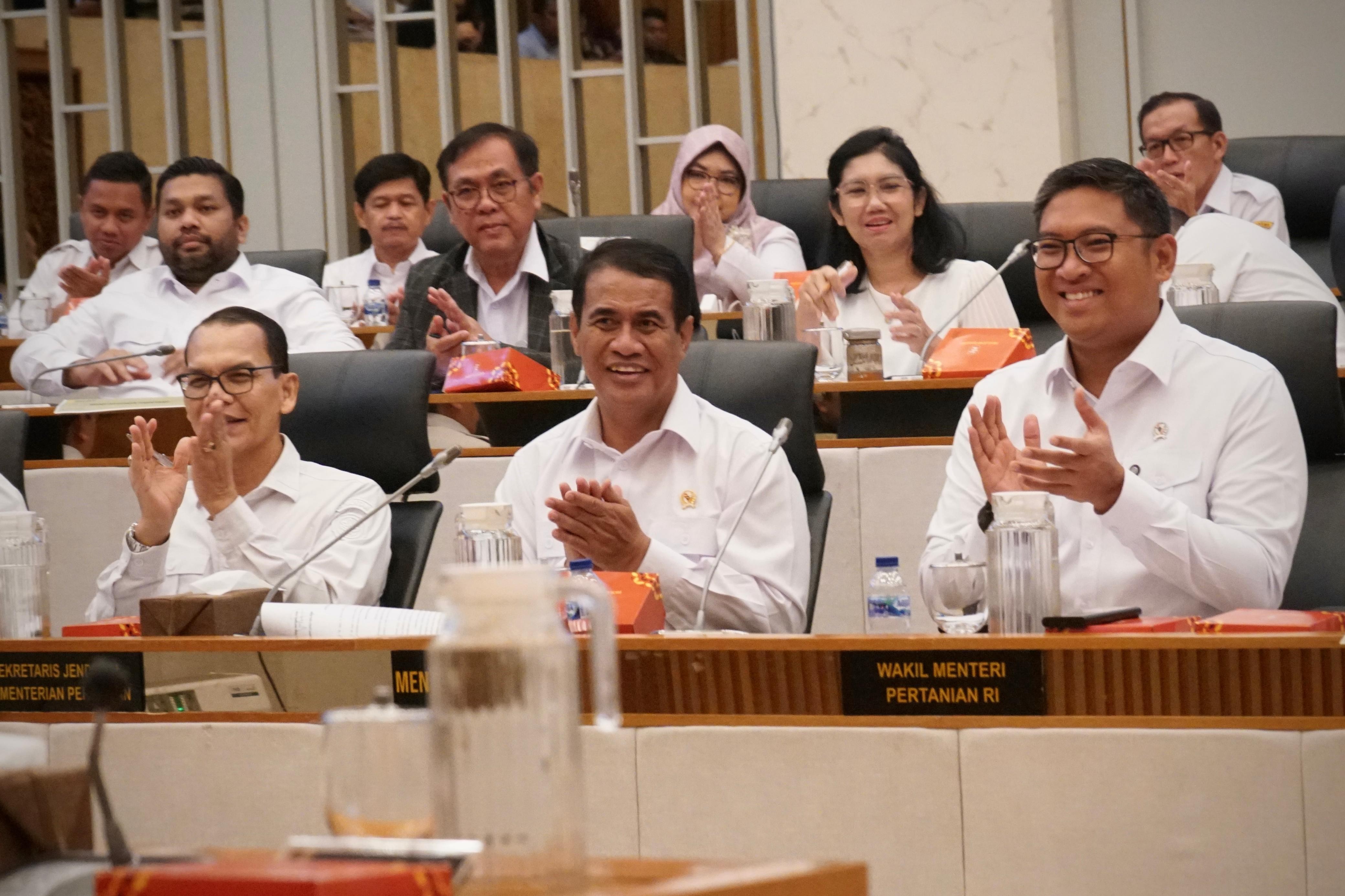 Stok Beras Tertinggi, Mentan Amran Banjir Apresiasi dari Komisi IV DPR RI