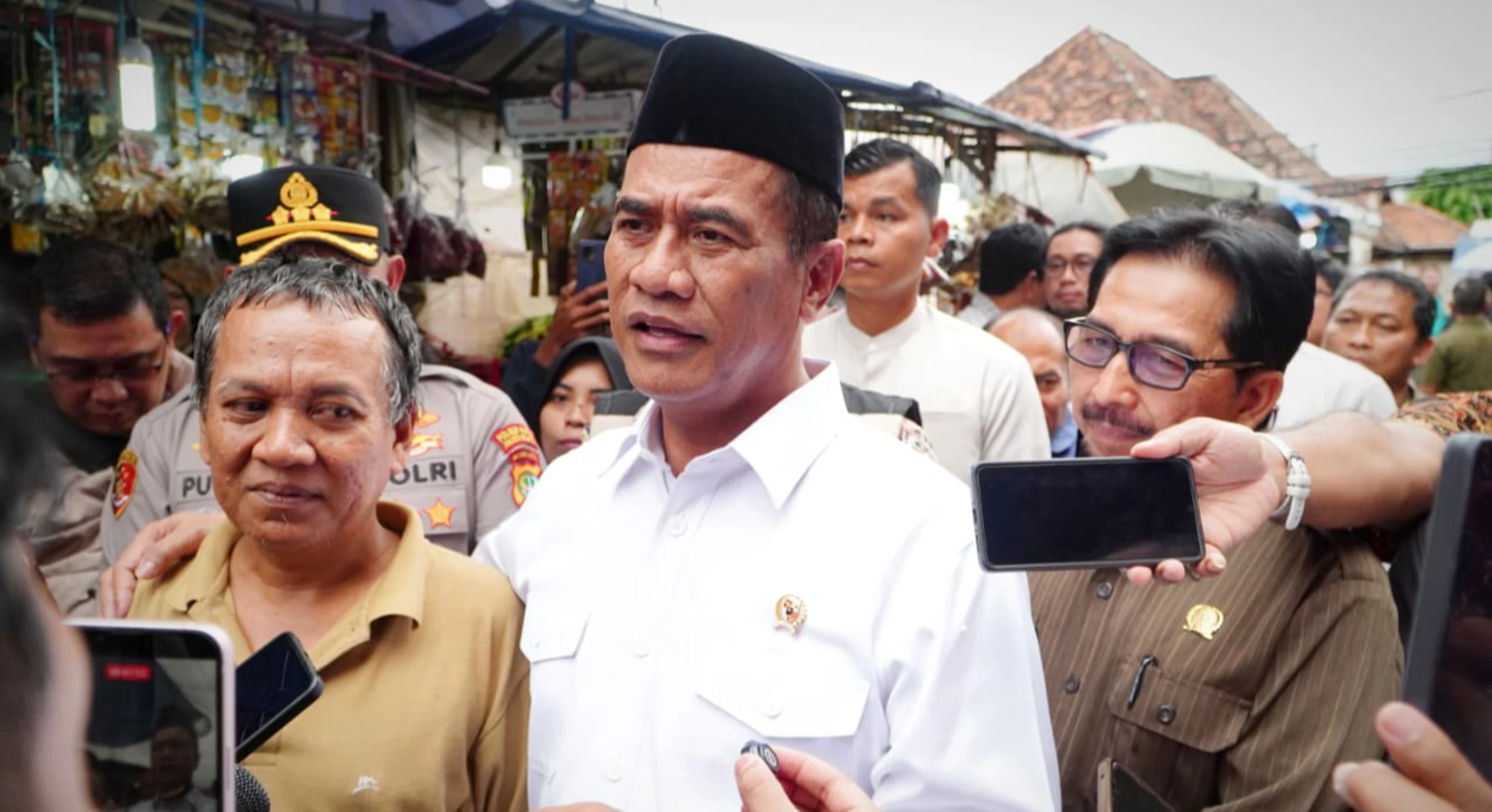 Usai Terima Laporan Kenaikan, Mentan Amran Sidak Pasar, Harga Langsung Turun 15 Ribu