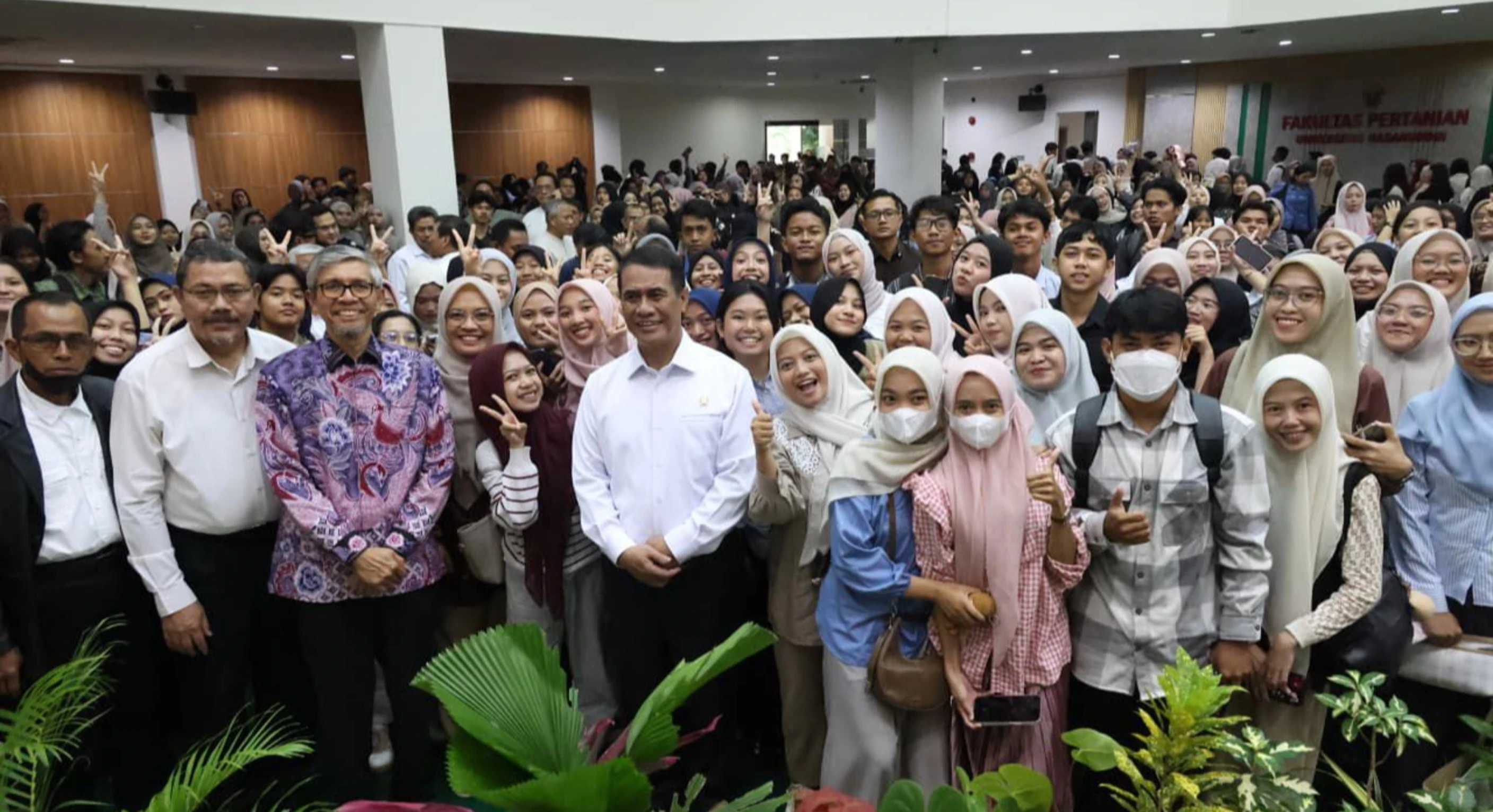 Di Hadapan Mahasiswa Unhas, Mentan Amran: Pertanian Ditentukan Karakter dan Mindset Generasi Muda