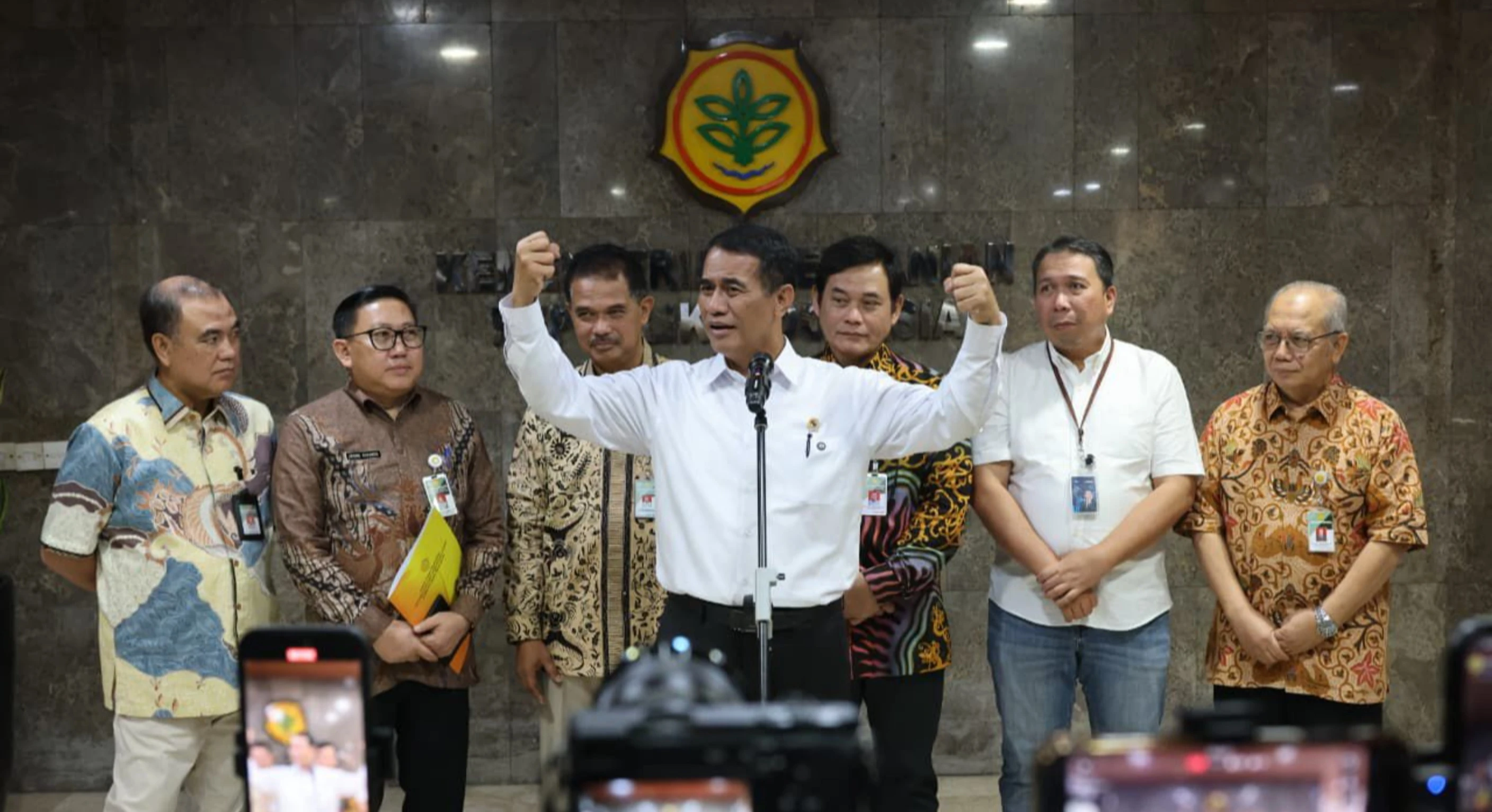 Mentan Amran: Pangan Aman 324 Hari ke Depan, Produksi Beras 2,6–5,7 Juta Ton per Bulan