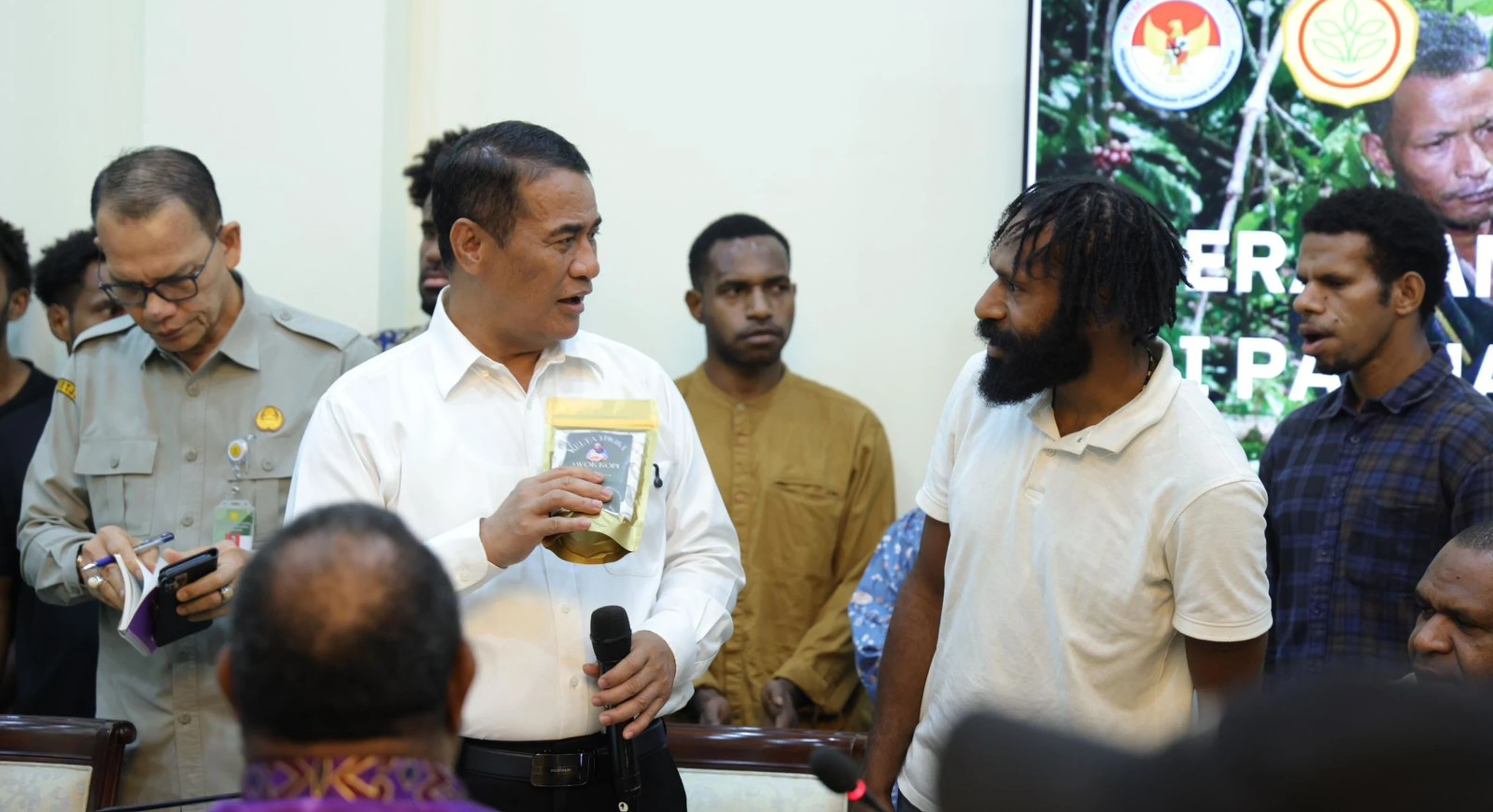 Mentan Amran: "Saya Kaka Menteri, Orang Papua Juga, Kita Bangun Papua Bersama"