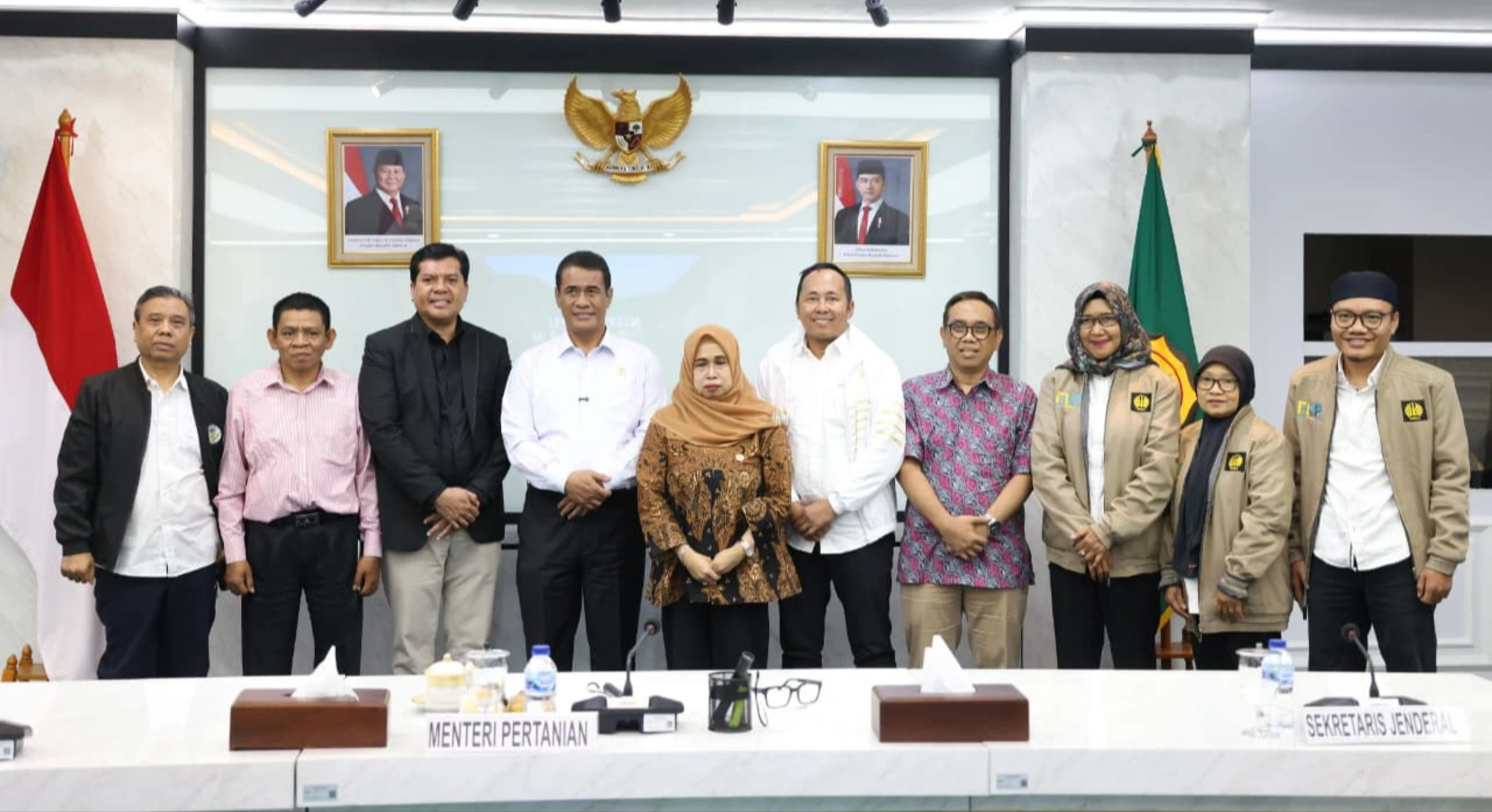 Mentan Amran Tantang UNESA Kembangkan Benih Kedelai Unggul, Dukung Swasembada