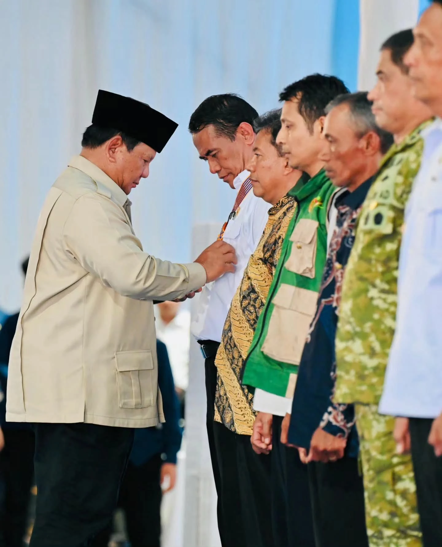 Penganugrahan Bintang Jasa Utama Oleh Presiden Prabowo Kepada Menteri Pertanian RI Dr. Ir. H. Andi Amran Sulaiman, M.P. di Karawang, 07 Januari 2026